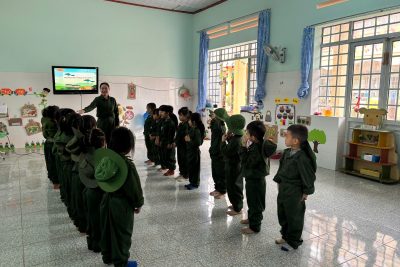 HOẠT ĐỘNG TRẢI NGHIỆM : CHÁU LÀM CHÚ BỘ ĐỘI